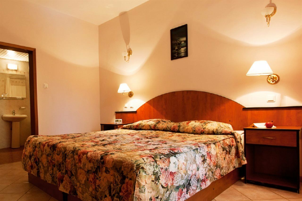 Ljuljak Hotel Aranyhomok Kültér fotó