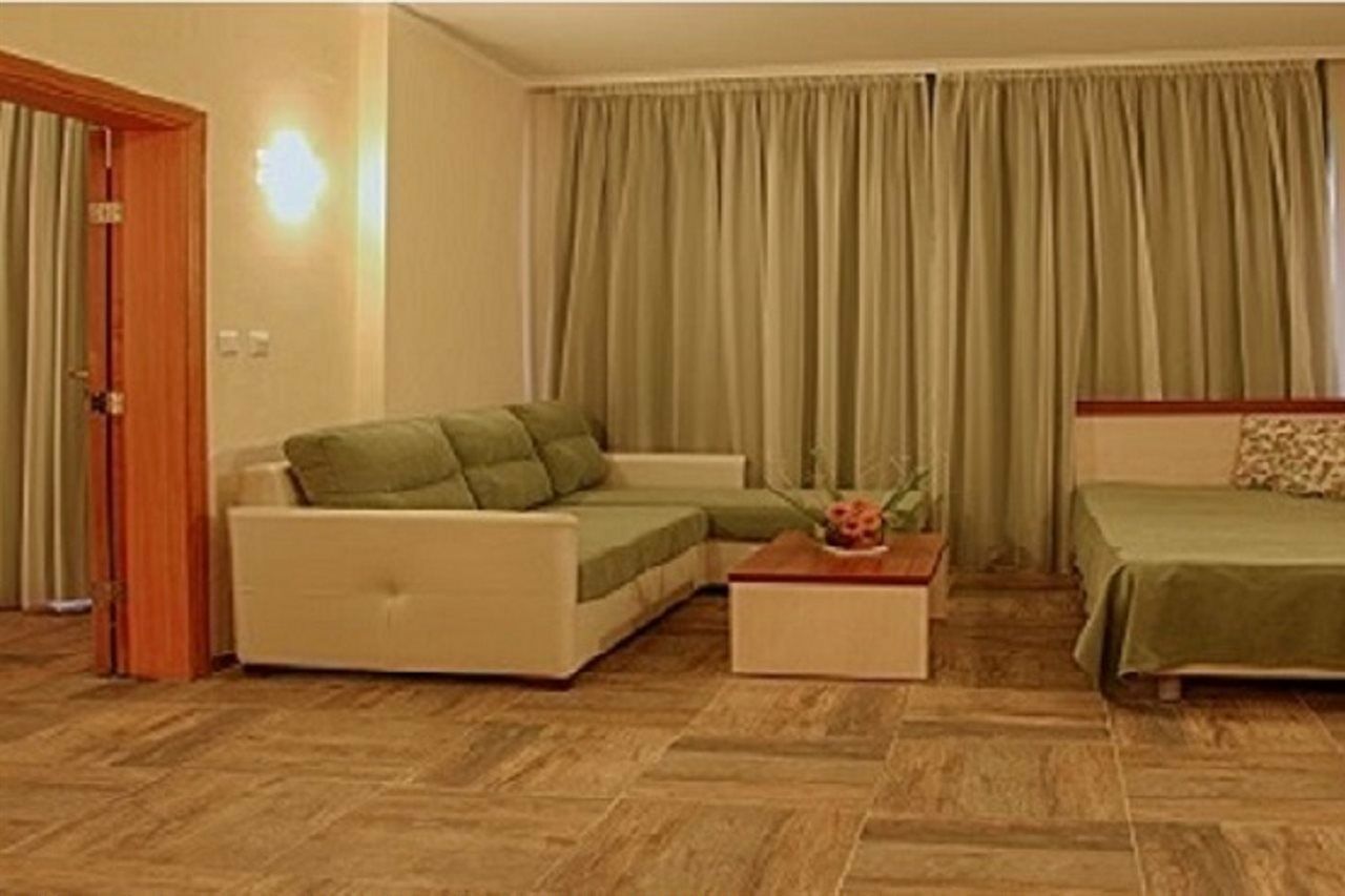 Ljuljak Hotel Aranyhomok Kültér fotó